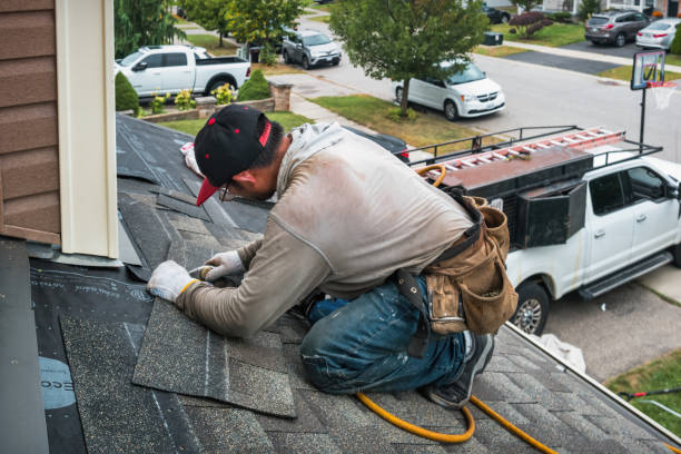 Professional Flat Roof Repair technician working in Ridgecrest, FL